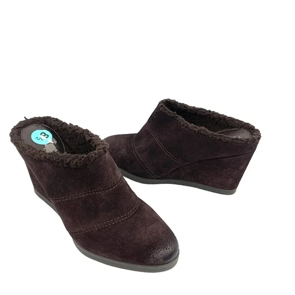 TAHARI Spencer Brown Suede Fleece‎ Lined Wedge Mules